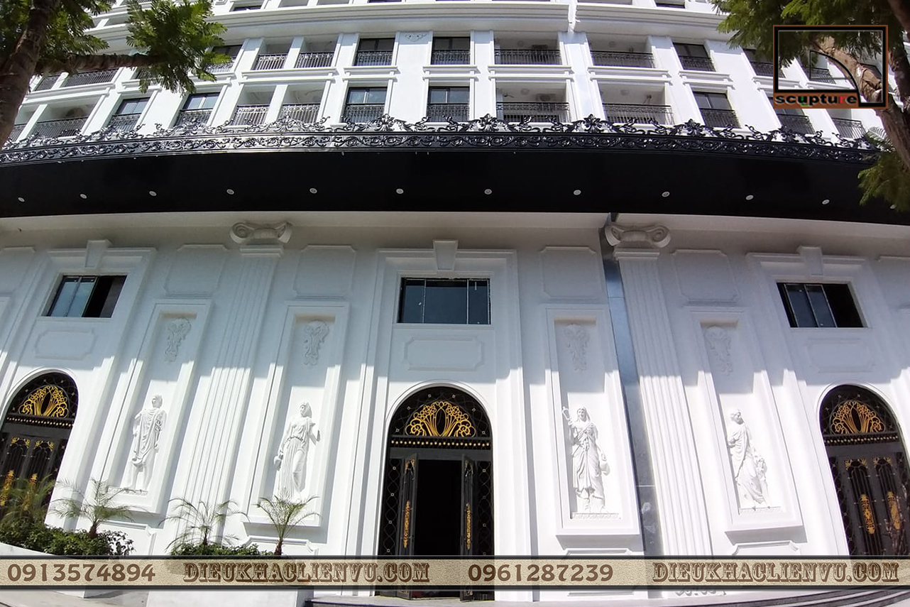 Trang trí mặt tiền nhà với phù điêu châu Âu cổ điển chủ đề con người